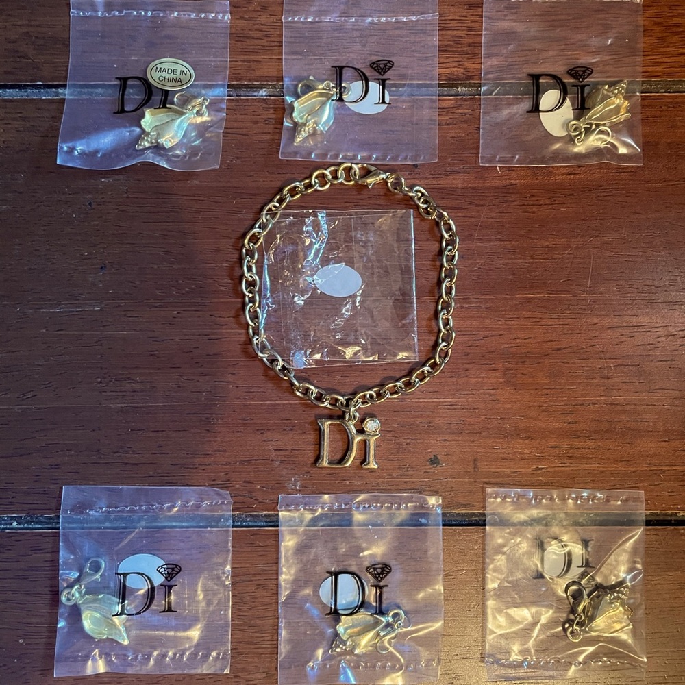 NWT DI Diamond International Bracelet & Conch Shell Charms